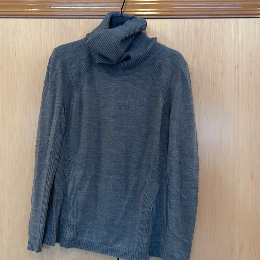 Lululemon turtleneck sweater